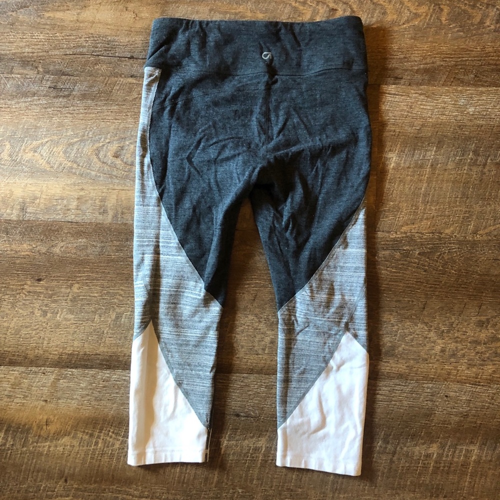 GapFit gray/white Capri leggings